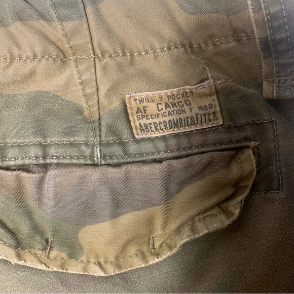 Abercrombie & Fitch vintage men's 34 Tan Camouflage Cargo Shorts, rugged ,cotton - Picture 14 of 16